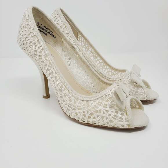 Rouge Helium | White Lace Design Aliyah Peep Toe Wedding Heels (Size 7.5) - Picture 13 of 13